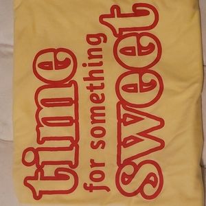 Too pudgy like Pooh to fit into this size L shirt.